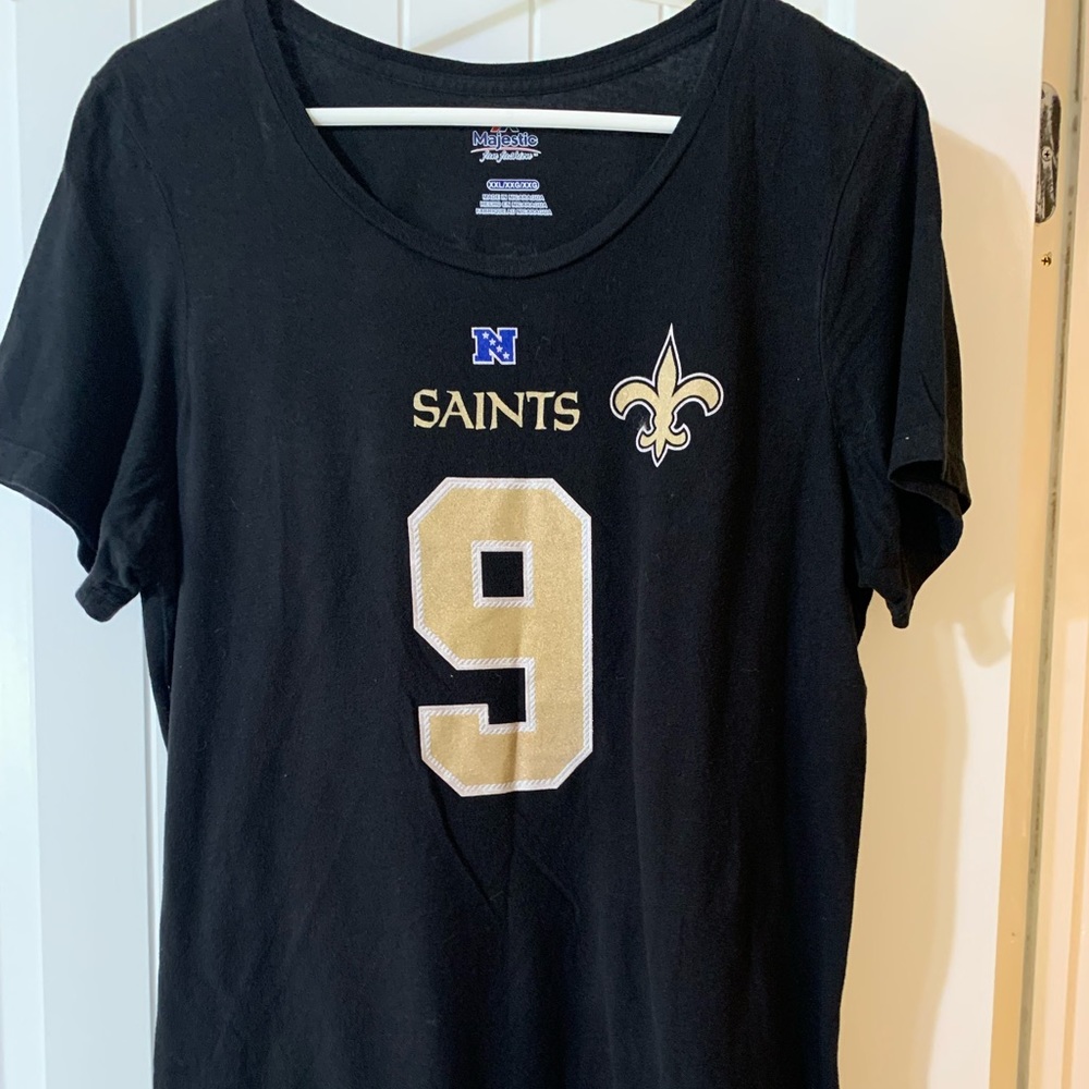 Majestic Fan Fashion. Saints tshirt. Brees name on back.